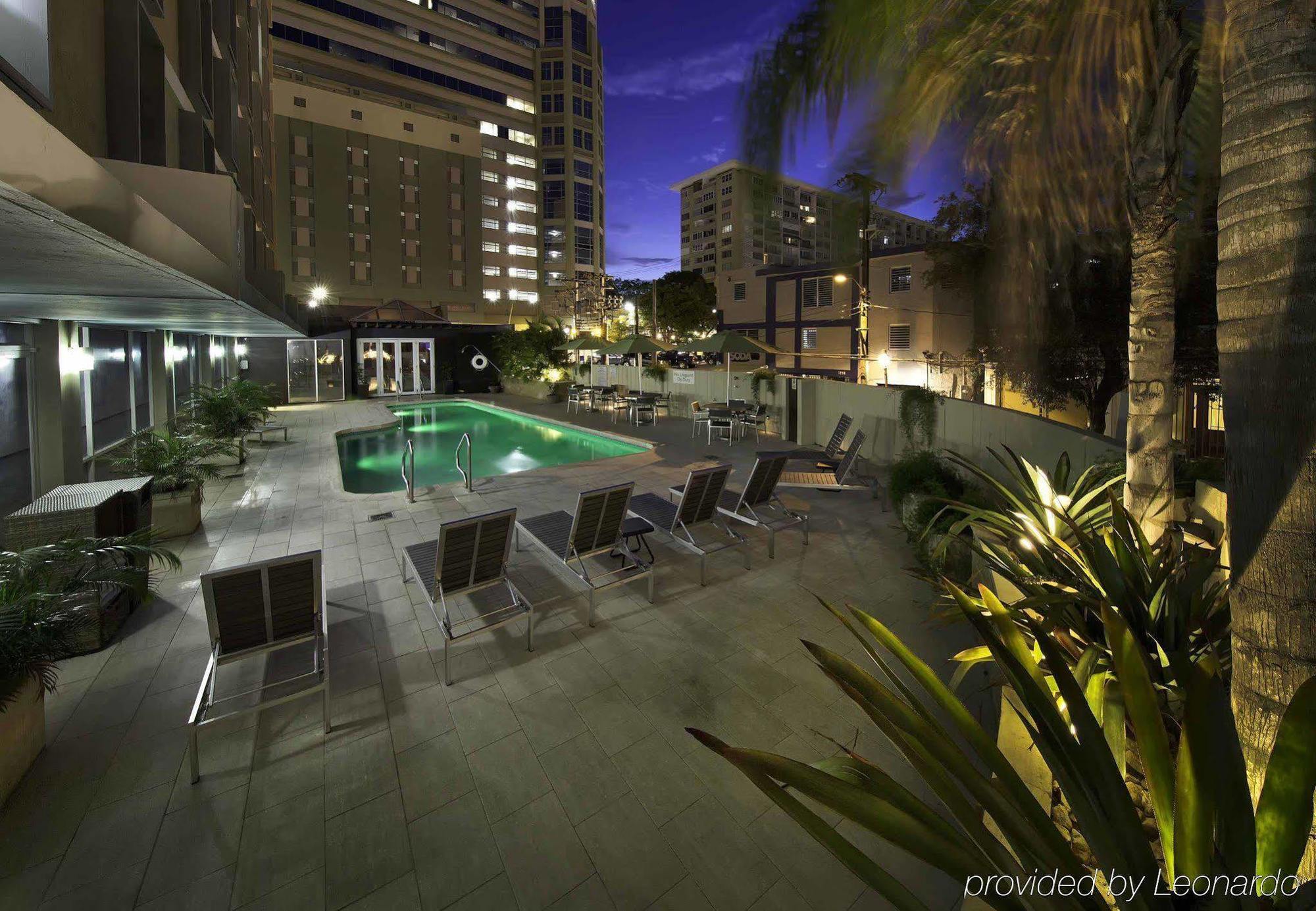 Отель Courtyard By Marriott San Juan Miramar Экстерьер фото